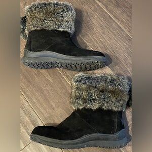 Minnetonka Women's Everett Boots black suede faux fur 7